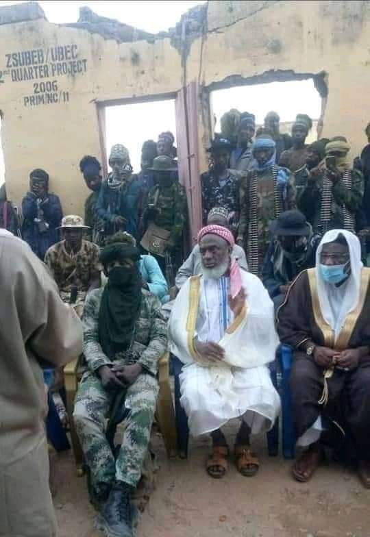 Sheik Gumi Meets with Some Notorious Fulani Terrorists to Broker Peace