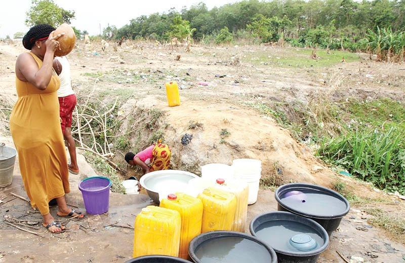 Photo News: As Water Scarcity Hits Hard, Abuja Residents Fetch Water From Stream | GOVERNMEND