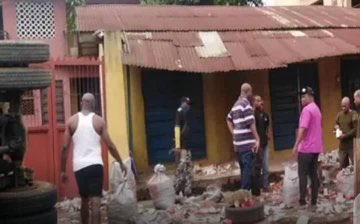 On Sunday morning, a truck loaded with ammunition fell along Awka road in Onitsha, #Anambra State. Cartons of live bullets scattered on the road as the truck fell into a ditch. While the driver of the truck was arrested by the security operatives, his conductor fled | GOVERNMEND