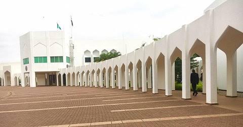 Buhari, Osinbajo’s Staff Take Oath Of Secrecy | GOVERNMEND