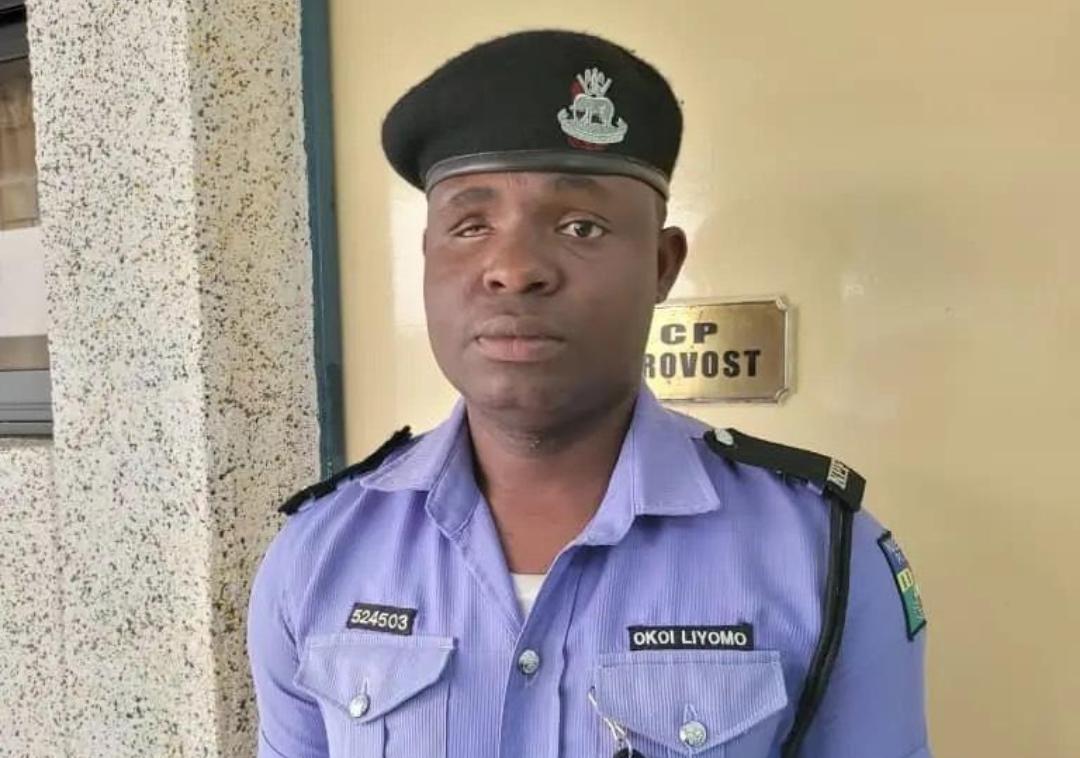 BREAKING: Nigerian Police Dismiss Officer Recorded Beating Man With Cutlass | GOVERNMEND