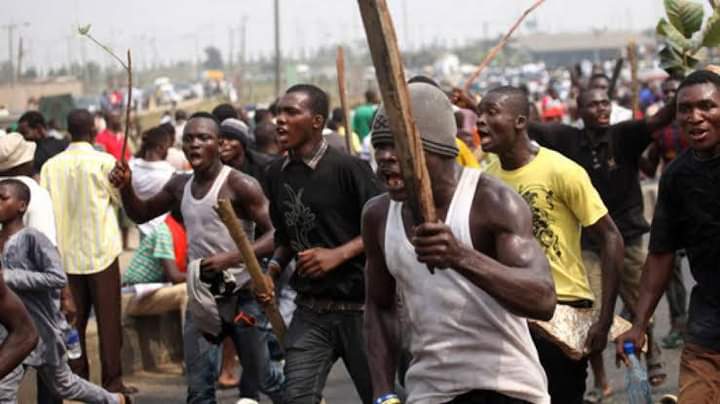 Suspected Hoodlums Threatens Residents Not To Stage Hunger Protest In Lagos